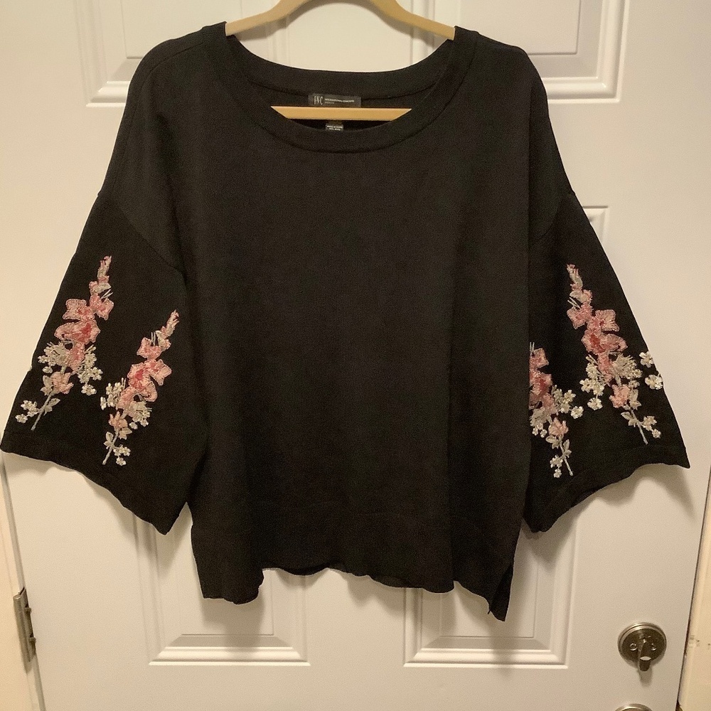 International Concepts| 2X Knit Embroidered 3/4 Sleeve Relaxed Feminine Drapey - Picture 3 of 9